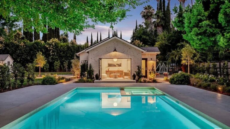 Pool House ADU Designs: Multi-Functional Layouts for Guest Suites & Lounges